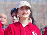高圆圆放风筝跑丢鞋！《家有七郎》潍坊拍摄趣事全揭秘