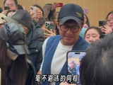 邓超杨颖同框现身陈赫话剧，跑男团回忆杀引热议