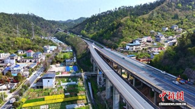 G70福银高速公路十堰东至漫川关段安全韧性提升工程先期开工点正式动工建设。湖北交投 供图