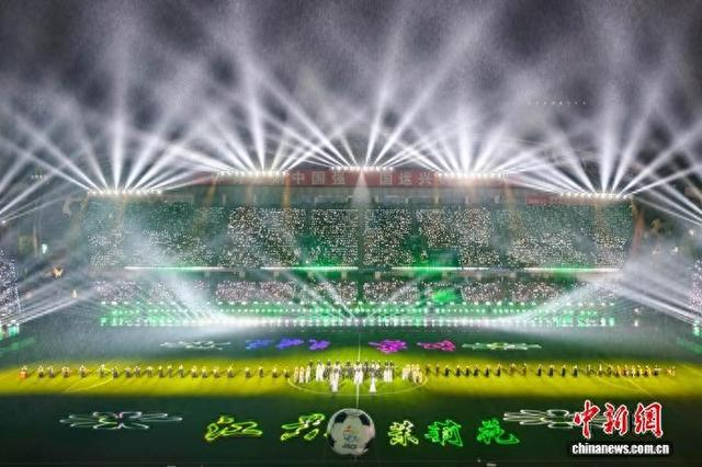 “苏超”新赛季开幕式现场。 中新网记者 泱波 摄