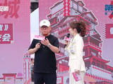 孟非回乡助阵非诚勿扰重庆磁器口相亲会万人围观