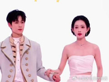 孟子义 整理裙摆，就这个纯正“昀牵孟绕”味