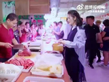 谢娜菜市场买牛肉，老板故意多切给她，谢娜脱口而出四字，尽显高情商！
