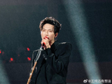 陈楚生演唱会遭遇大雨，他是如何应对并创造出经典名场面的？