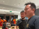 为什么文章从演员转型开饭馆，并且事事亲力亲为？