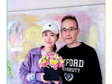 王石田朴珺上海街头被偶遇，田朴珺挽着王石胳膊，网友:像父女!
