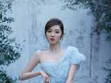 张若昀夫妇出席活动，说悄悄话笑不停尽显恩爱，唐艺昕造型引热议_新闻