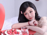 杨紫春日视频释出,慵懒惬意演绎浪漫诗意