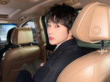 刘涛和吴添豪与吴镇宇对戏时的反应和表演有何不同？