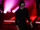 蔡徐坤舞台回应男粉示爱双向互动暖心