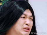 包贝尔戴上假发后，包文婧笑的直不起腰，汪峰直呼：欢哥！