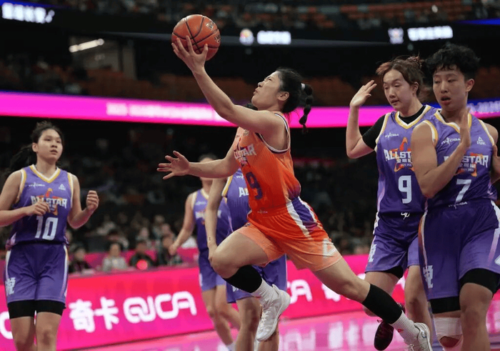 ▲刘贝首次征战WCBA，在全明星周末中荣膺星锐赛MVP