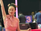 霍思燕全家现身泰国犬展!嗯哼摘牙套帅炸，10岁女儿罕见出镜