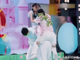 于文文太强了，直接秒掉杨超越，周深都看呆了
