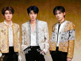 双话题霸榜！TFBOYS 补庆生，十二年情谊戳回忆