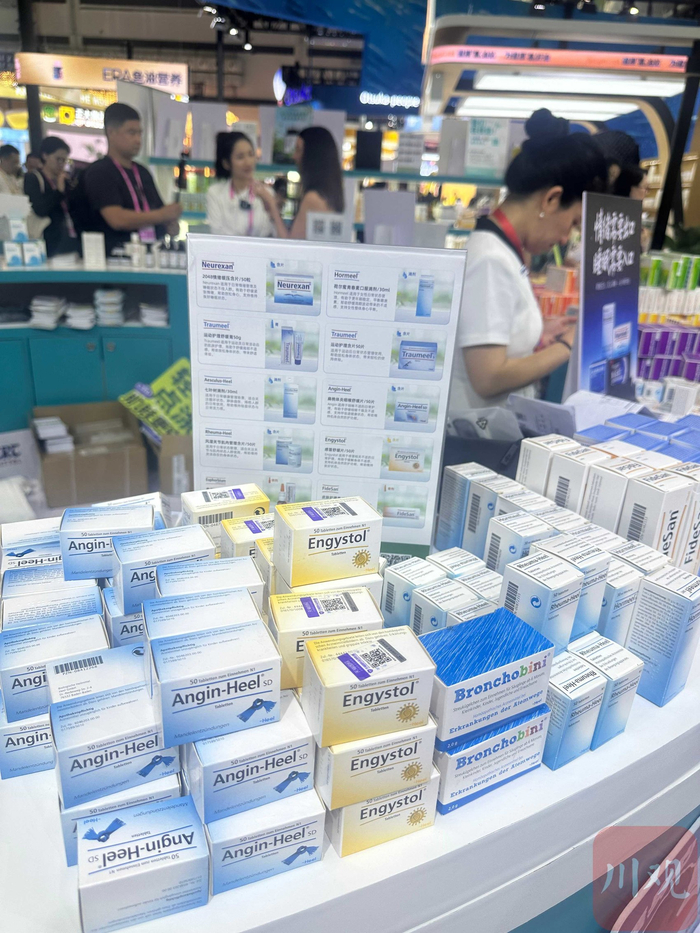 德国某大药房展位，设置了“情绪·压力·睡眠”互动区。行晓艺 摄
