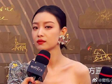 倪妮被称红毯“天花板”是有道理的！一袭斜肩礼裙，特魅艳丨微博