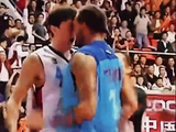 CBA史诗级恶战！查尔斯一拳KO杜锋，昏迷45分钟险醒不来！ 杜锋也是狠人
