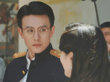 在《暗潮》等短剧中，沉思的声音和微表情表演有哪些细节技巧？