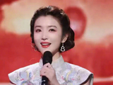 李云霄戏腔演绎《长安三万里》，新中式旗袍展盛唐韵味
