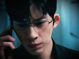井柏然在新剧《钢铁森林》中的精英形象，与他过往的“胡巴妈”标签形成了怎样的反差？
