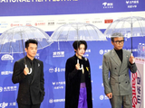 刘雨昕在北影节开幕式上演唱的压轴曲目《忽然想起来》有什么特别之处？