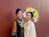 叶一茜带17岁森碟体验簪花，气质出众，母女同框似姐妹