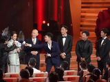 葛优上台给舒淇送花时说了什么？