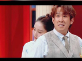 于洋与董璇在《王牌对王牌》中上演深情环抱戏码，尽显脆弱与依恋