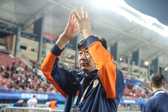 泰山险平残阵海港!媒体人热议:进攻就靠外援,三点让韩鹏退步|上海海港|山东泰山|克雷桑|杨希|转正_新浪体育_新浪新闻