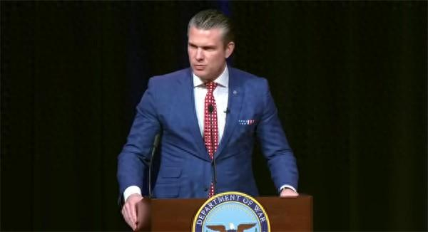 当地时间4月15日，美国国防部长赫格塞思出席五角大楼的礼拜仪式 视频截图 