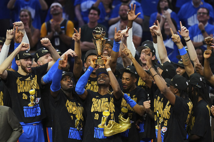 直播吧07月19日讯 NBA夏联安慰赛，湖人vs掘金，现场转播插图细数雷霆的未来选秀权。