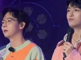 “爱对不队”上台演出，白举纲是会控场的