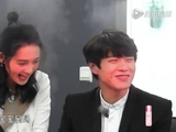魏大勋听到老爸催生，满脸笑容，一句生宝宝去，吓得李沁落荒而逃
