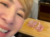 吴君如近年来的工作重心和综艺表现如何？