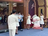 崔雨鑫三亚挑战海南话,wink萌翻网友