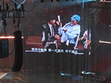 张杰鸟巢演唱会深情拥抱魏晨，二十年兄弟情点燃青春回忆