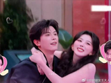 老爸你看见妈咪红的像苹果的脸了么