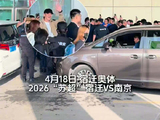 刚刚！“霸王”何润东抵达宿迁奥体中心！