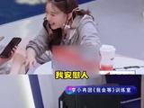 李小冉问唱歌是否跑调，阚清子幽默回应