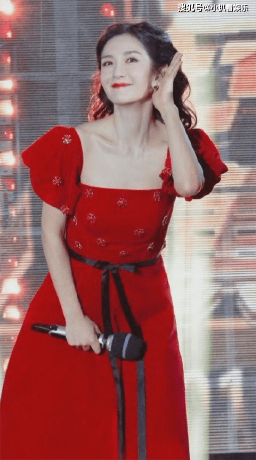 宣传谢娜最新单曲《小风筝》，将于12月30日10:00 全平台上线，歌曲MV也将同步来袭！长长的人生有风亦有雨，但也有一直守护你的人，来听听她的温柔寄语。谢娜温柔浅唱，唱出了妈妈对女儿们的牵挂和守护，正能量的谢娜，歌里歌外都是满满的爱。熟悉的十点钟，期待《小风筝》，谢娜出新歌了，没了大本营！单飞更出彩，歌手谢娜离开大本营展翅高飞。最后，祝福她！