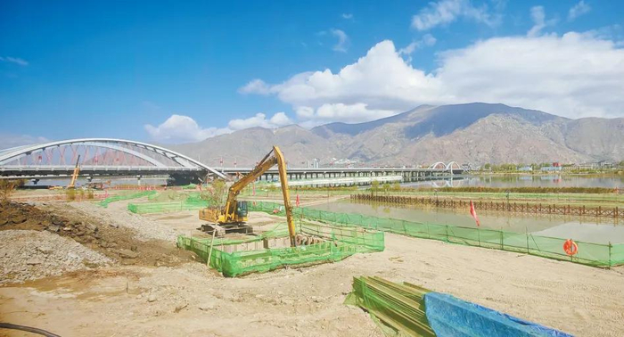 图为柳梧大桥B匝道建设项目现场。