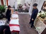 吴京居然会正骨，现场给何猷君治长短腿，奚梦瑶：老公你有180了