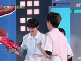 严浩翔亮相你好星期六，加赛泼水引全场欢呼