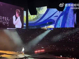 李宇春郑州演唱会唱响《Hey你没错》，张子枫画作亮相大屏幕
