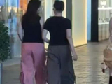 宋丹丹退休生活惊艳路人：65岁体态轻盈，与孙辈互动似母子