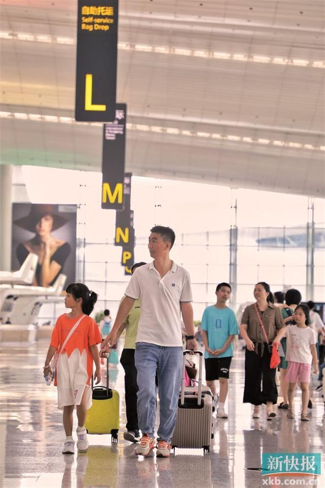 ■广州白云国际机场旅客。 新快报记者毕志毅/摄(资料图)