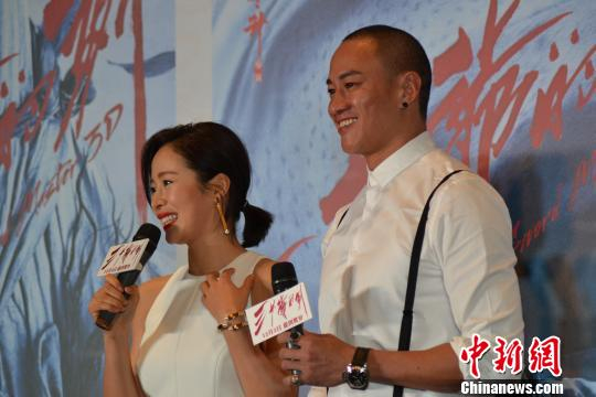 江一燕何润东组“复仇者联盟”，实力吐槽林更新。　何浠 摄