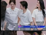 李小冉把歌词抄满俩胳膊,孙怡以为她纹身了!本人:脑子不好让胳膊忍忍……