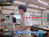 就一个垫毛巾的事，俩人愣是沟通出喜剧效果